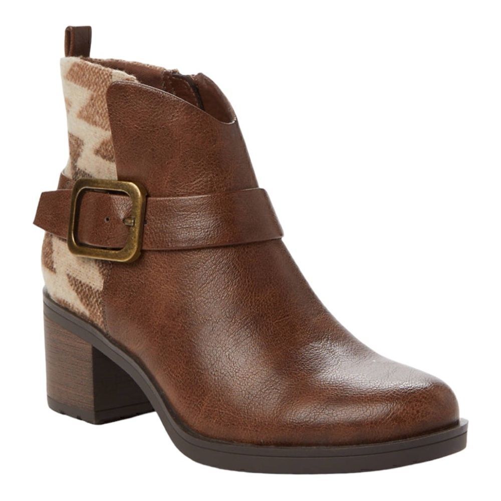Baretraps Women’s Colorado Western Block Heel Booties in the Size 9.5M
